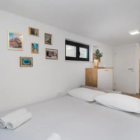 Apartmani Monika Zaboric Exterior photo